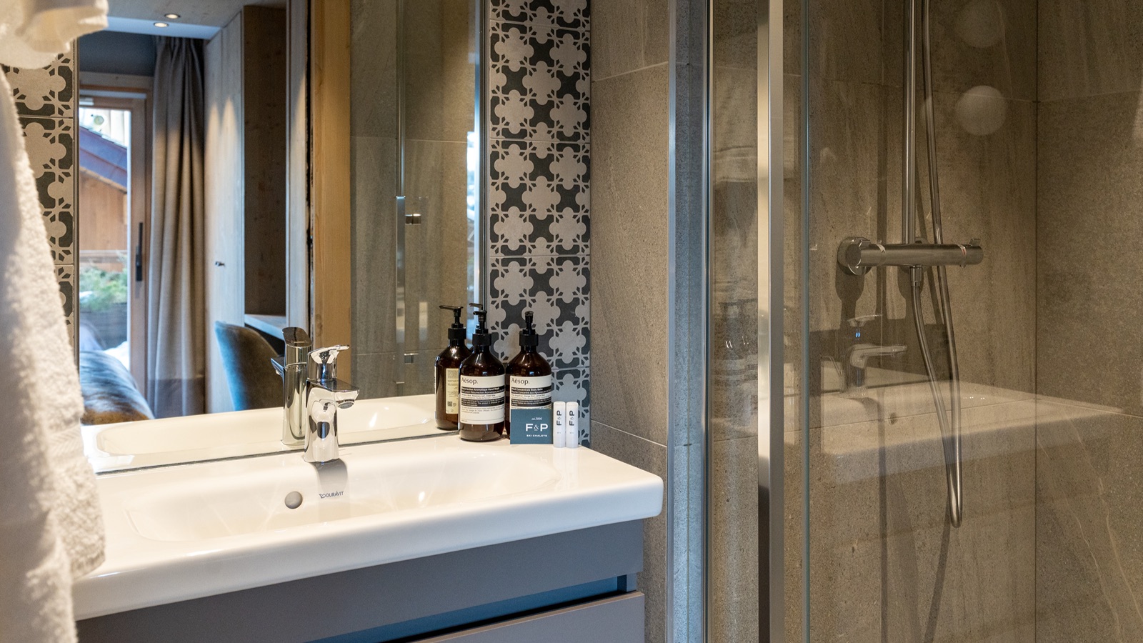 Luxury-Ski-Resort-Meribel-Chalet-Doron-Oxford-Ski-bathroom.jpg