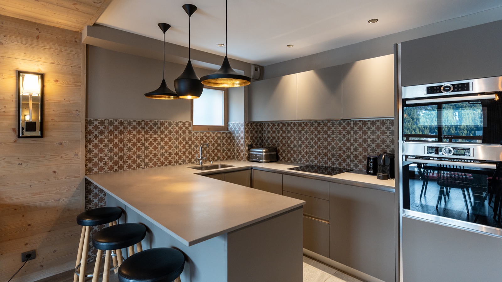 Luxury-Ski-Resort-Meribel-Chalet-Doron-Oxford-Ski-kitchen.jpg