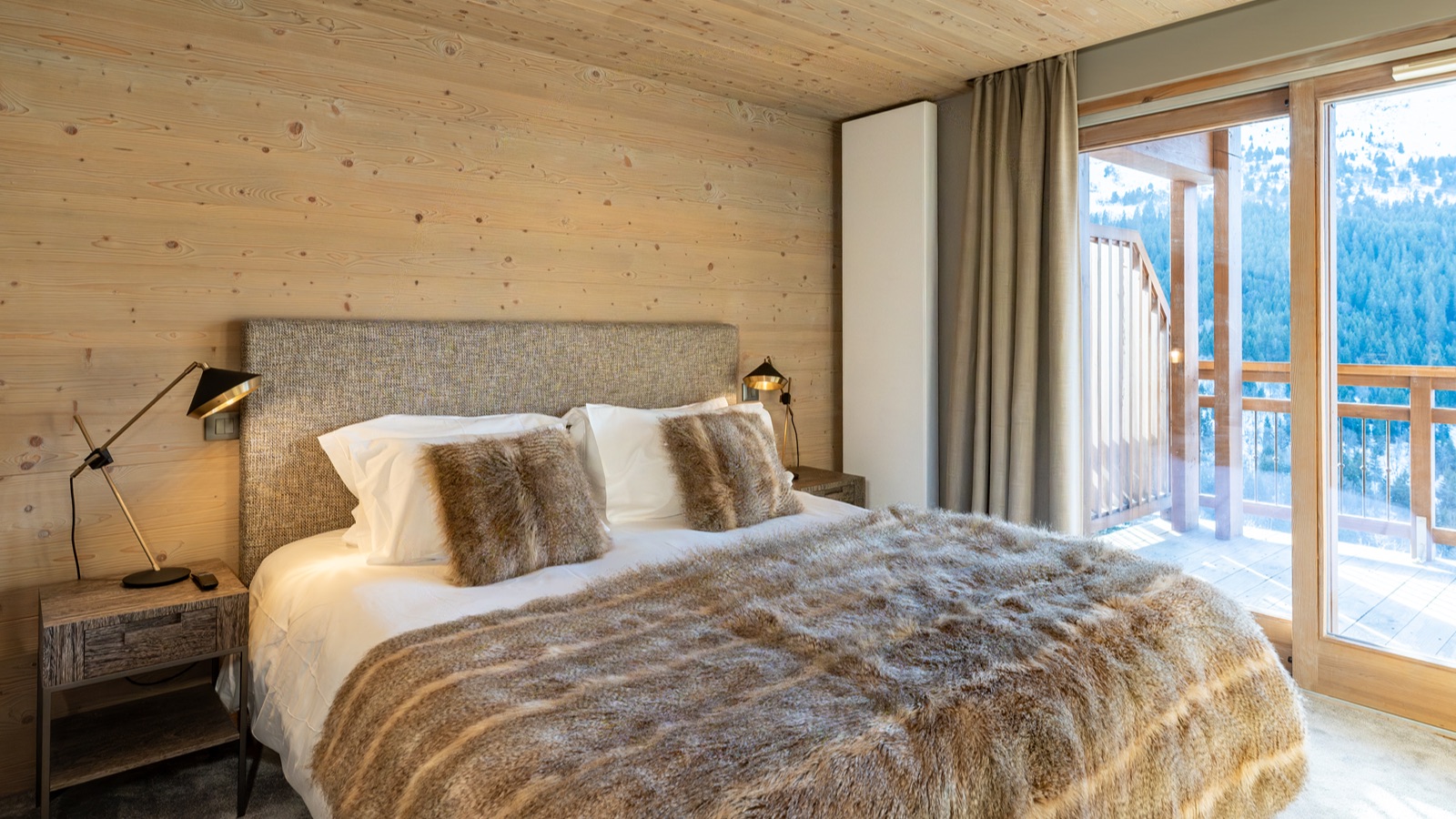 Luxury-Ski-Resort-Meribel-Chalet-Tueda-Oxford-Ski-bedroom6.jpg