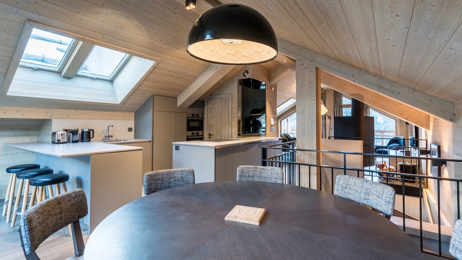 Luxury-Ski-Resort-Meribel-Chalet-Tueda-Oxford-Ski-dining.jpg