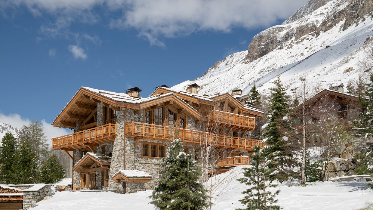 Luxury-Ski-Chalet-Val d'Isère-ChaletColPers-OSC-Chalet (4).jpg