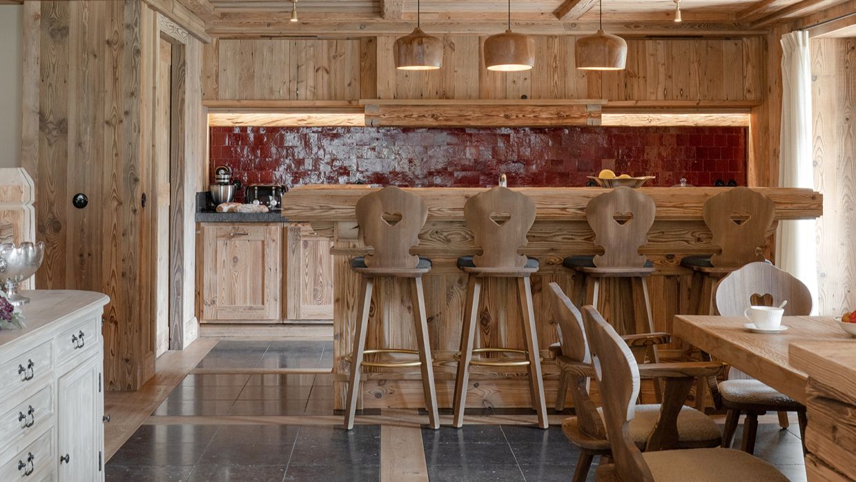 Luxury-Ski-Chalet-Val d'Isère-ChaletColPers-OSC-Kitchen (2).jpg