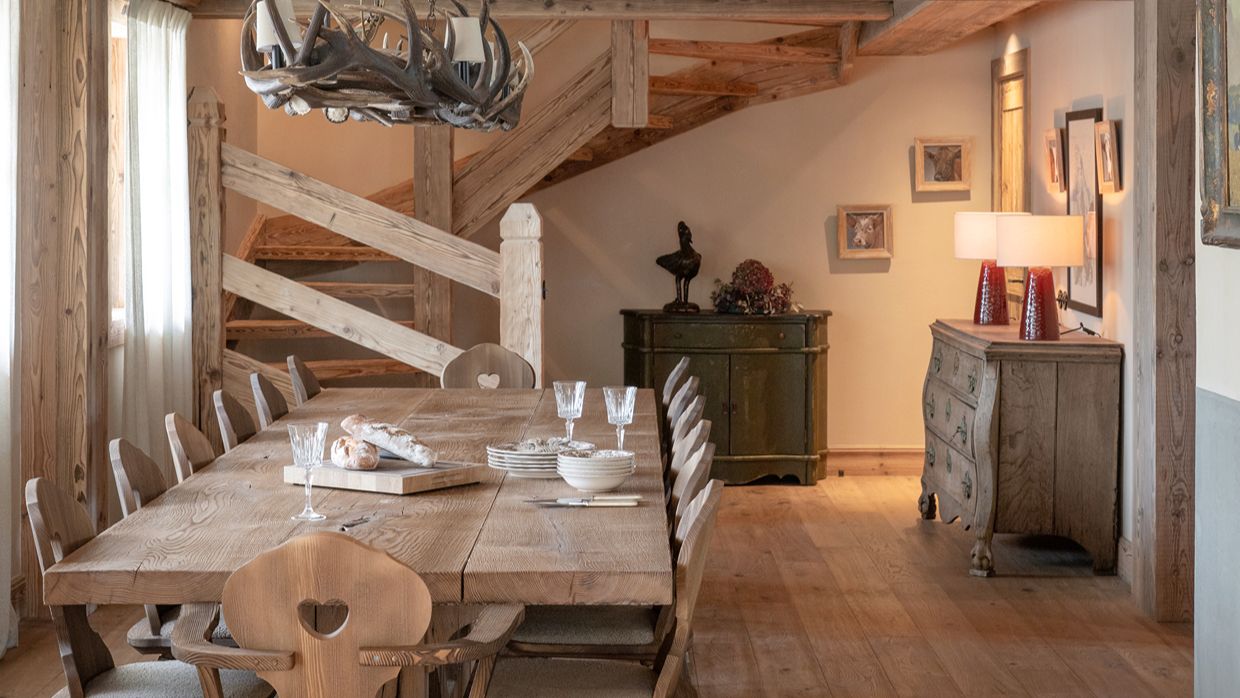 Luxury-Ski-Chalet-Val d'Isère-ChaletColPers-OSC-Dining (2).jpg