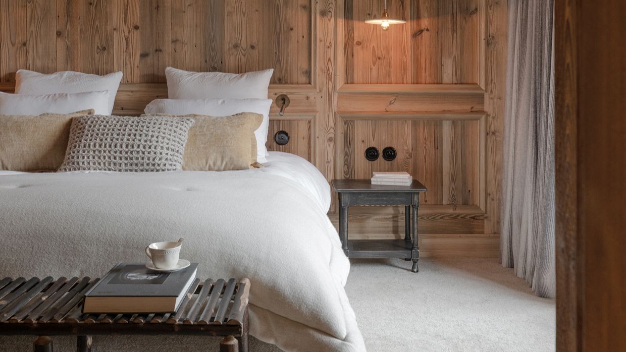 Luxury-Ski-Chalet-Val d'Isère-ChaletColPers-OSC- Bedroom (5).jpg