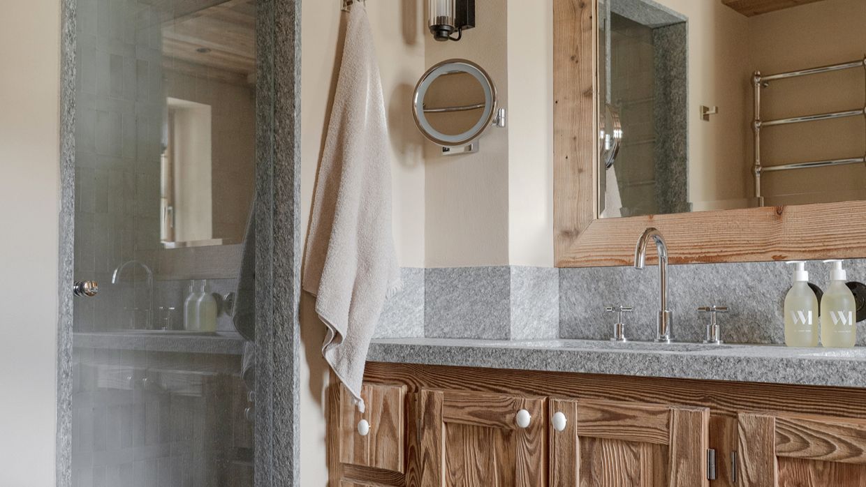 Luxury-Ski-Chalet-Val d'Isère-ChaletColPers-OSC- Bathroom (2).jpg