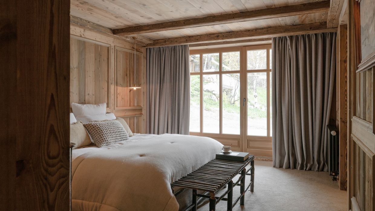 Luxury-Ski-Chalet-Val d'Isère-ChaletColPers-OSC- Bedroom (6).jpg