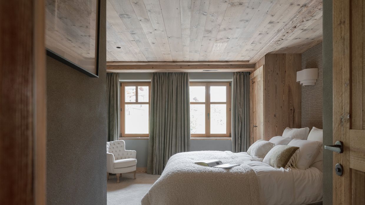 Luxury-Ski-Chalet-Val d'Isère-ChaletColPers-OSC-Bedroom (2).jpg