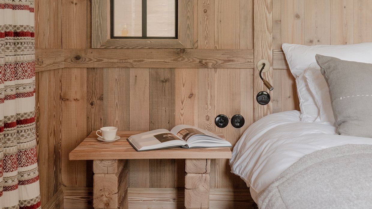 Luxury-Ski-Chalet-Val d'Isère-ChaletColPers-OSC- Bedroom (1).jpg
