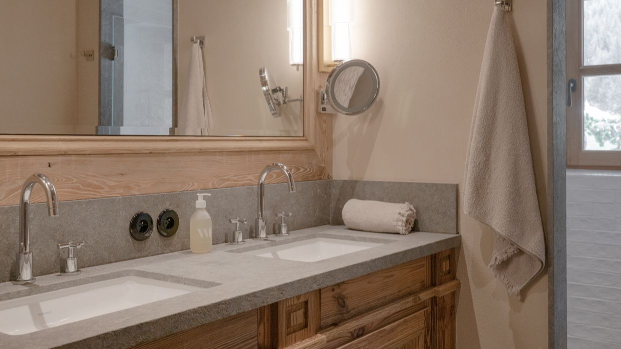 Luxury-Ski-Chalet-Val d'Isère-ChaletColPers-OSC- Bathroom (1).jpg
