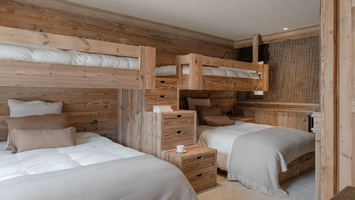 Luxury-Ski-Chalet-Val d'Isère-ChaletColPers-OSC-Bunkroom (1).jpg
