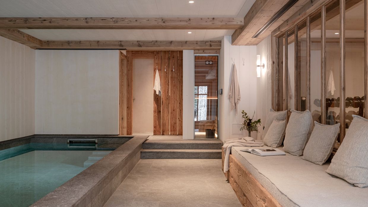 Luxury-Ski-Chalet-Val d'Isère-ChaletColPers-OSC-Pool.jpg