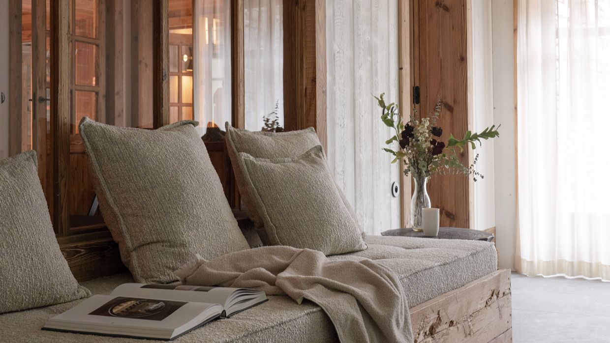 Luxury-Ski-Chalet-Val d'Isère-ChaletColPers-OSC-Seating.jpg