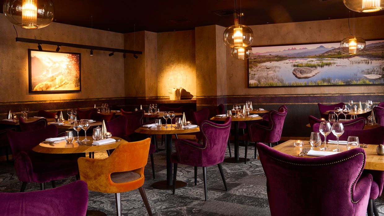 Luxury-Ski-Hotel-Alpe d'Huez-Daria-INor-OSC- Dining (2).jpg
