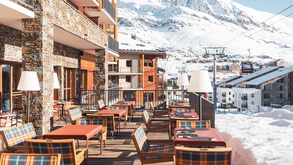 Luxury-Ski-Hotel-Alpe d'Huez-Daria-INor-OSC-Terrace (2).jpg