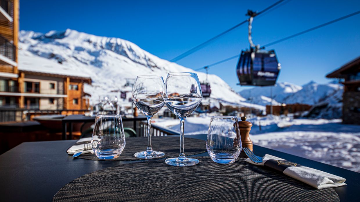 Luxury-Ski-Hotel-Alpe d'Huez-Daria-INor-OSC-Terrace.jpg