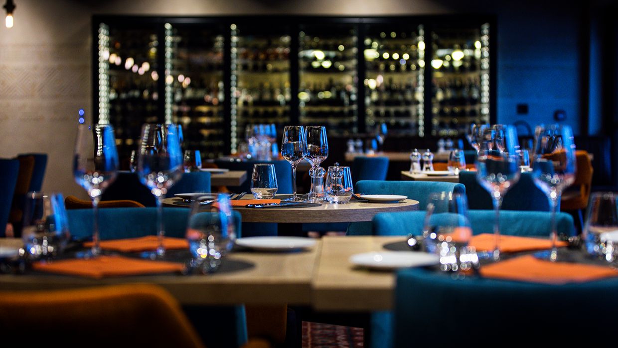 Luxury-Ski-Hotel-Alpe d'Huez-Daria-INor-OSC-Dining (2).jpg