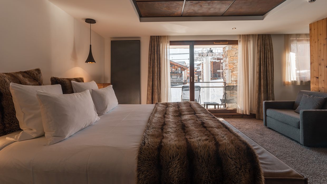 Luxury-Ski-Hotel-Alpe d'Huez-Daria-INor-OSC- Bedroom (5).jpg