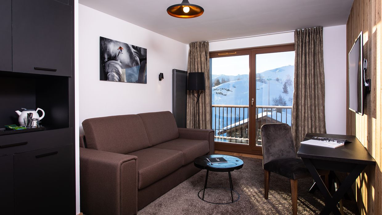 Luxury-Ski-Hotel-Alpe d'Huez-Daria-INor-OSC-Bedroom (1).jpg