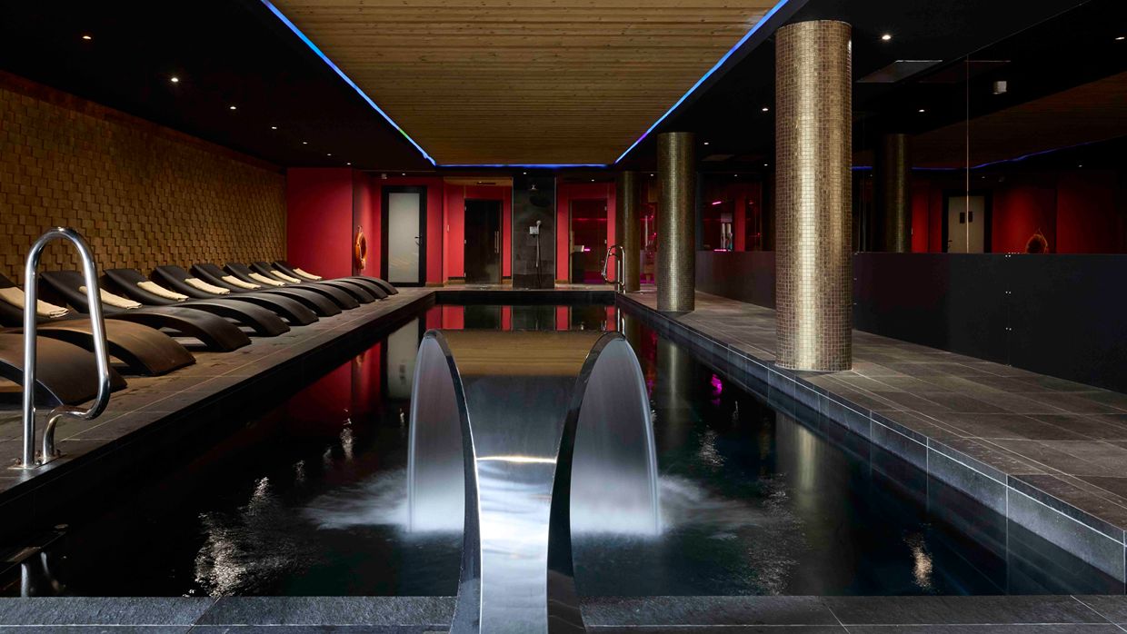 Luxury-Ski-Hotel-Alpe d'Huez-Daria-INor-OSC- Pool.jpg