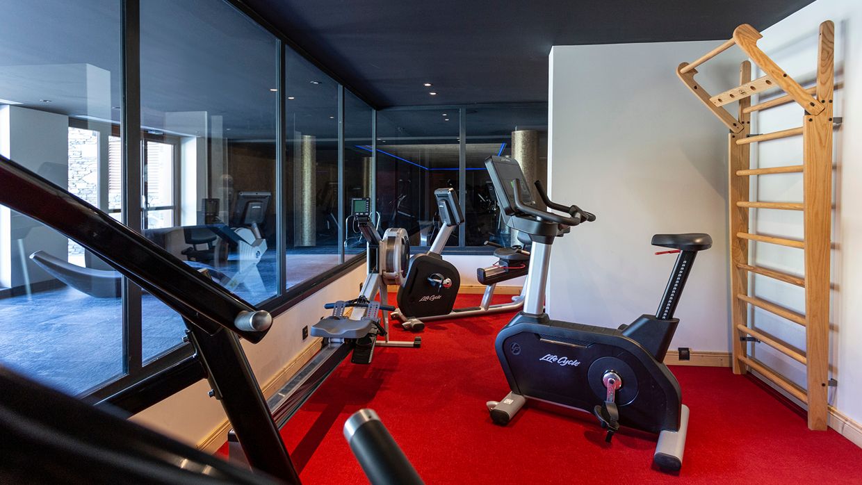 Luxury-Ski-Hotel-Alpe d'Huez-Daria-INor-OSC-Gym (2).jpg
