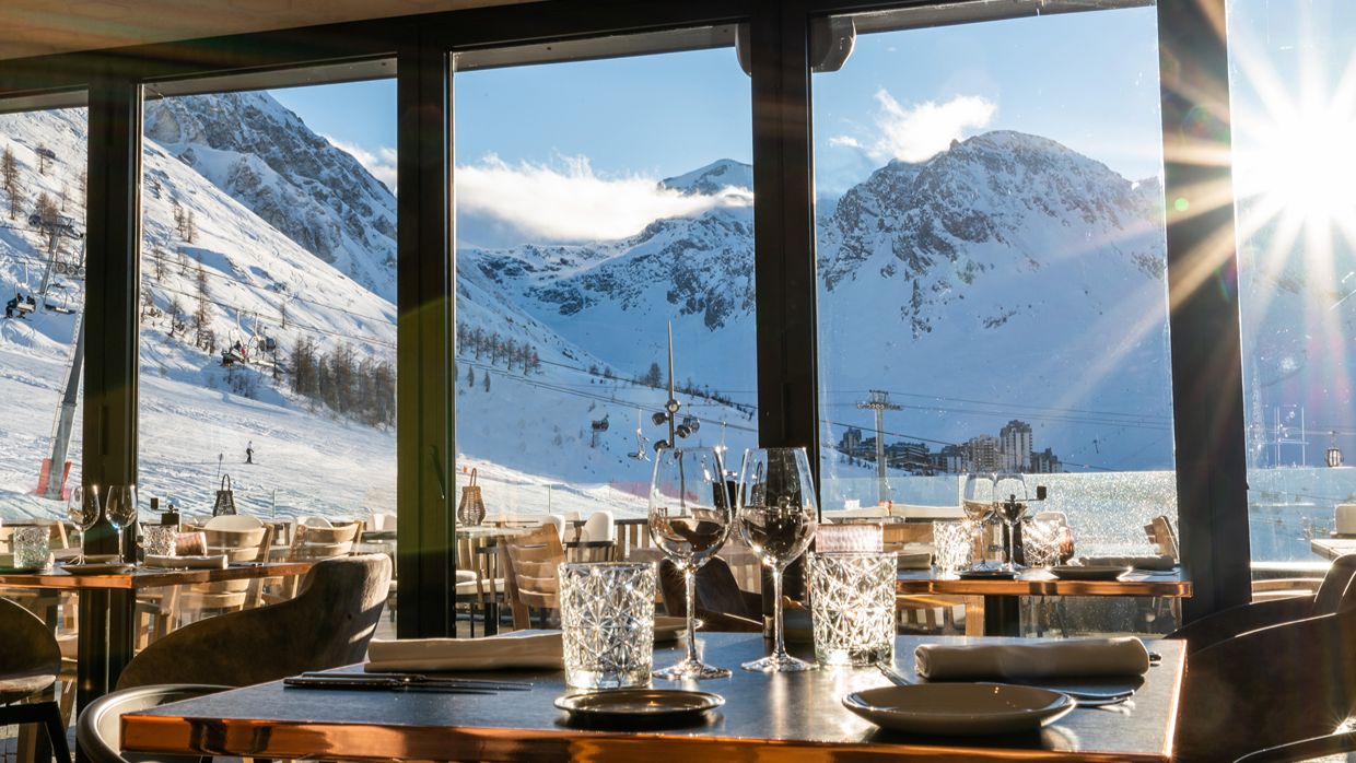 Luxury-Ski-Hotel-Voulezvous -OSC-  Dining (3).jpg