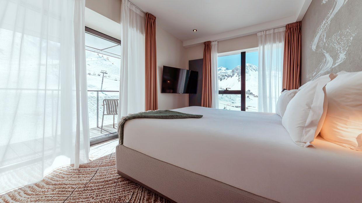 Luxury-Ski-Hotel-Voulezvous -OSC-  Bedroom (4).jpg