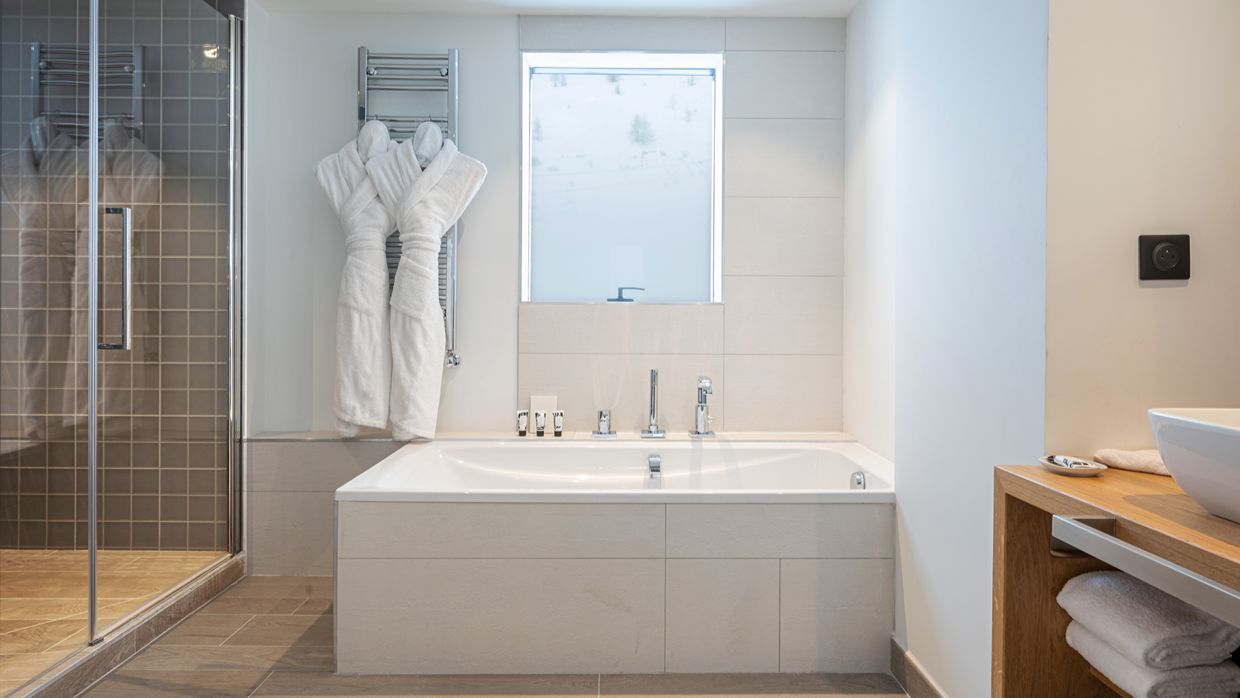 Luxury-Ski-Hotel-Voulezvous -OSC-  Bathroom.jpg