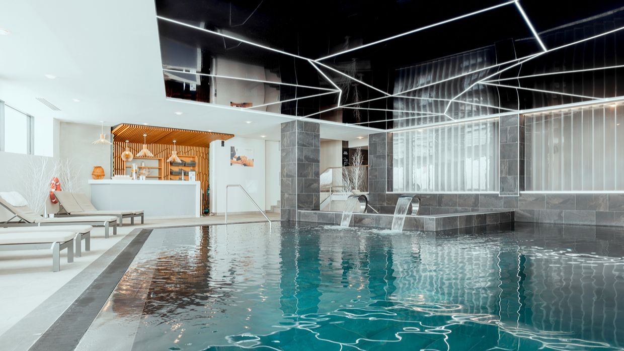 Luxury-Ski-Hotel-Voulezvous -OSC-  Pool (1).jpg
