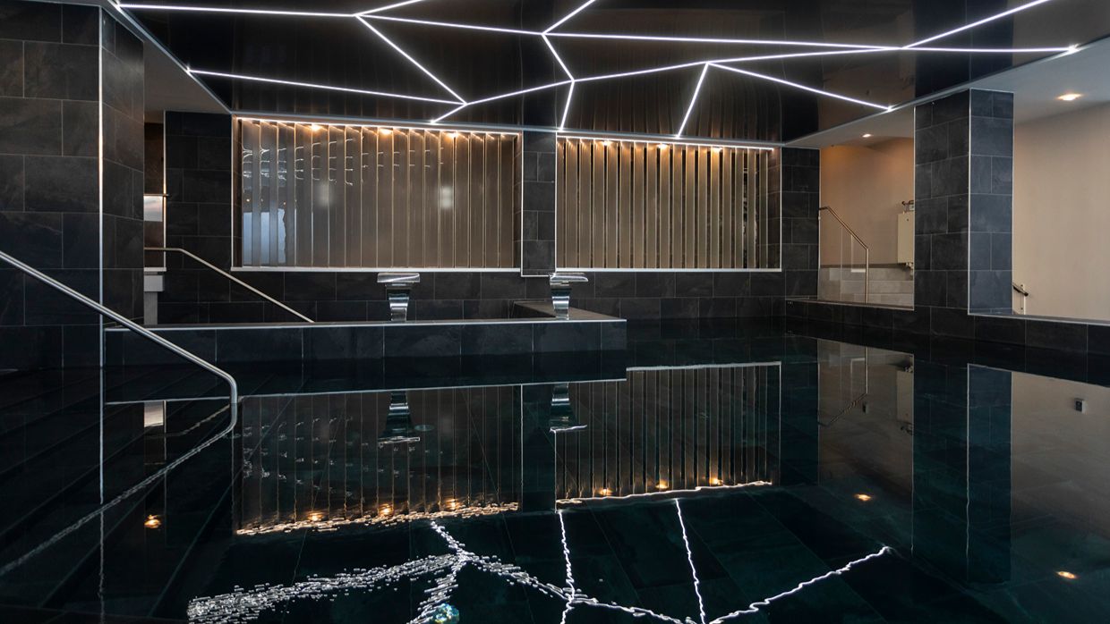Luxury-Ski-Hotel-Voulezvous -OSC-  Pool (2).jpg