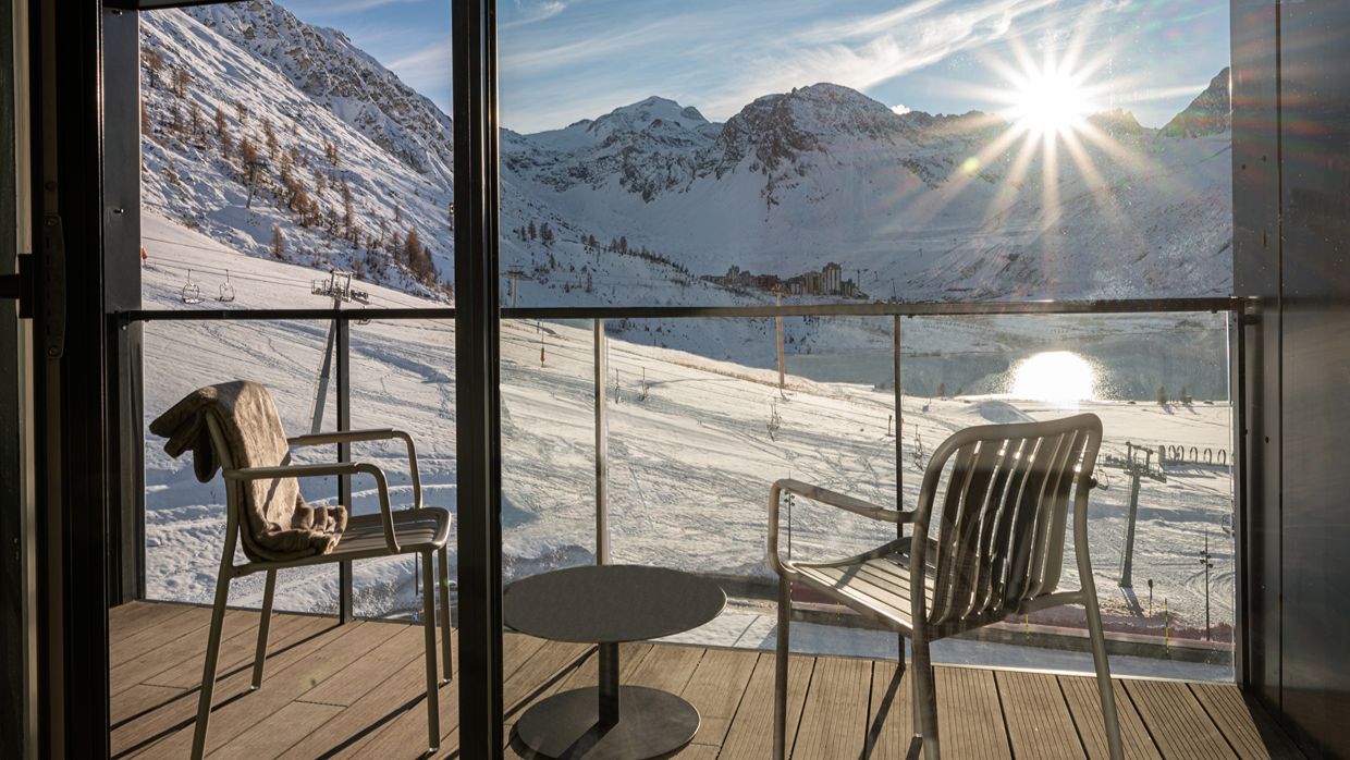 Luxury-Ski-Hotel-Voulezvous -OSC-Balcony.jpg