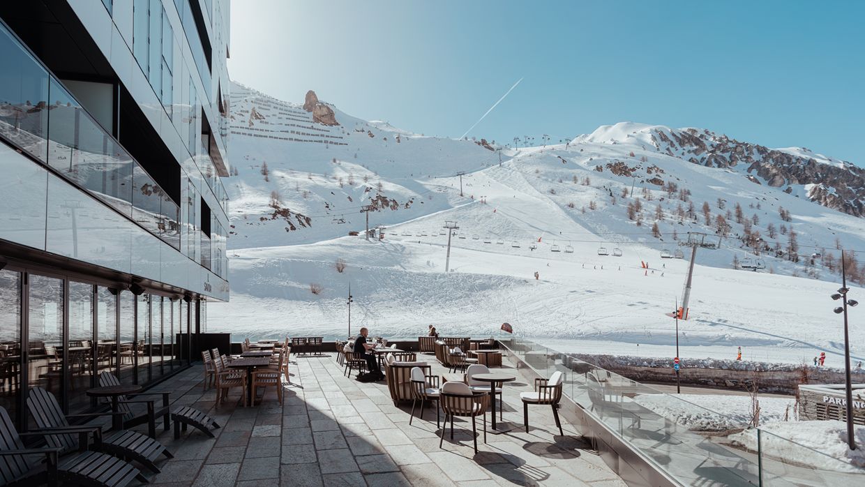Luxury-Ski-Hotel-Voulezvous -OSC-  Terrace (3).jpg
