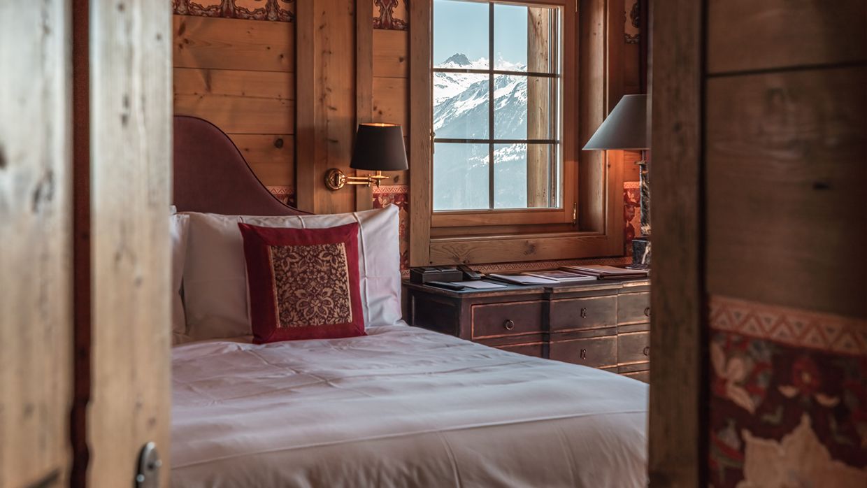 Luxury-Ski-Hotel-LeCrans-OSC- Bedroom (2).jpg