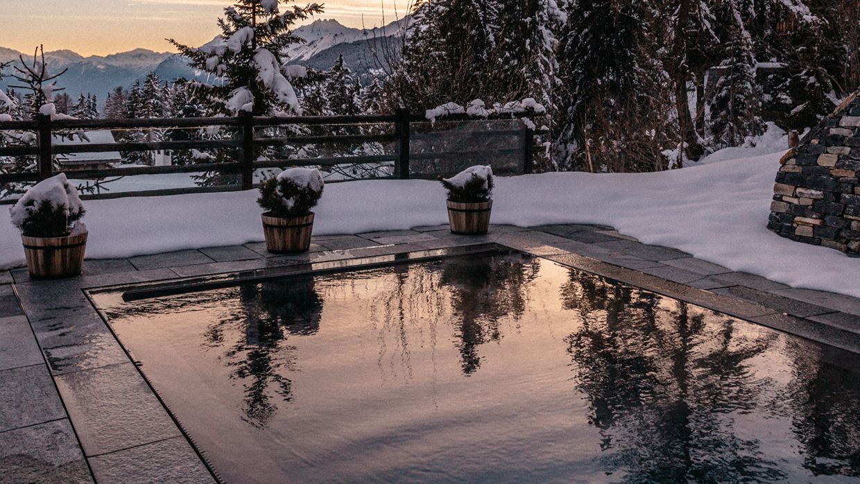 Luxury-Ski-Hotel-LeCrans-OSC-Pool (2).jpg