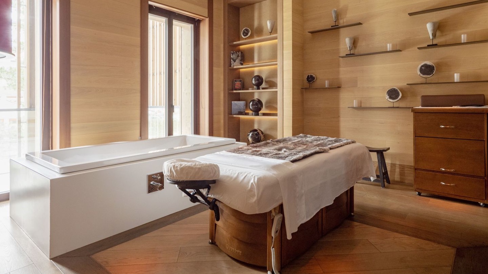 Luxury-Ski-Resort-Andermatt-Hotel-Chedi-Andermatt-Oxford-Ski-spa.jpg
