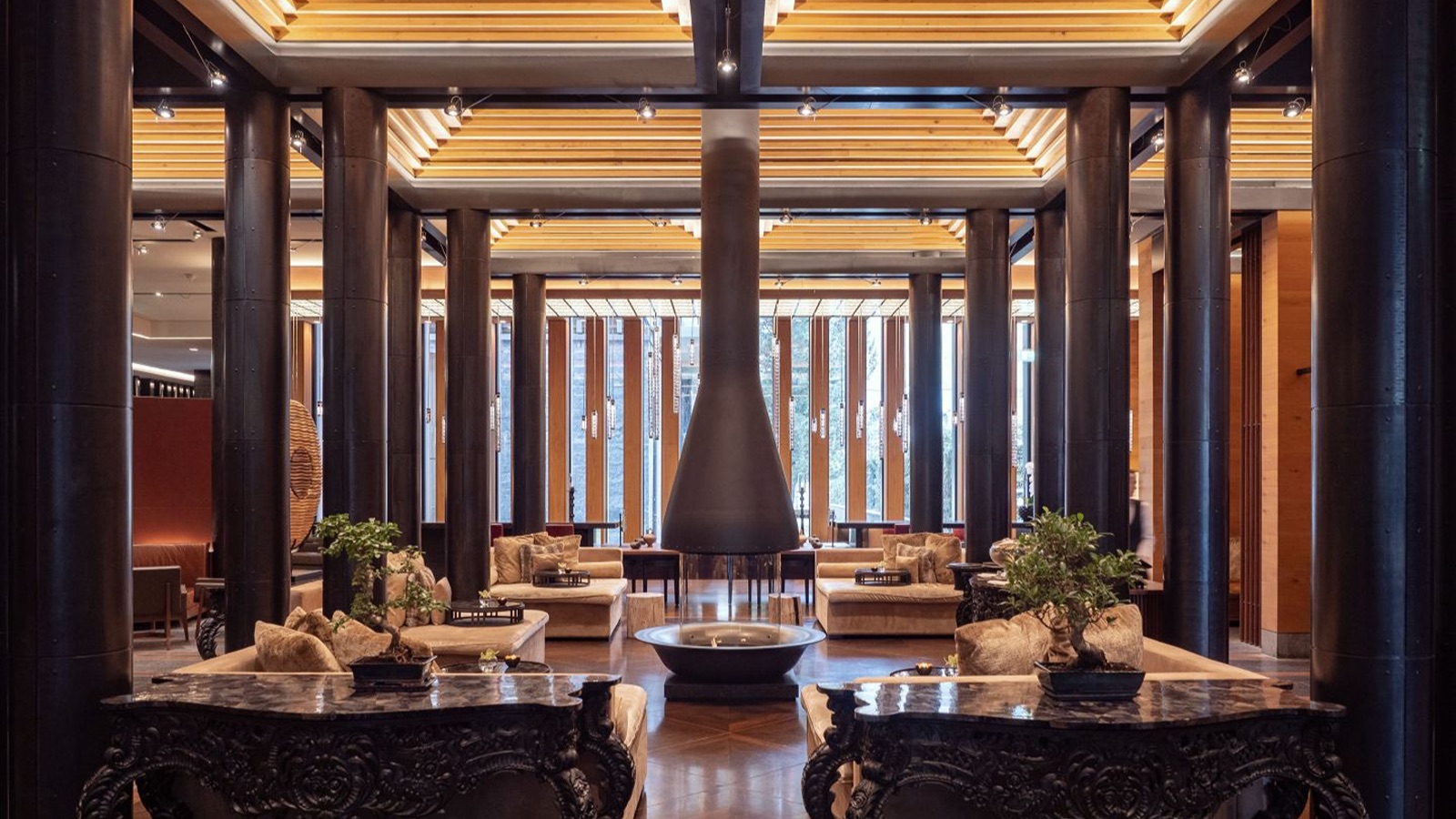 Luxury-Ski-Resort-Andermatt-Hotel-Chedi-Andermatt-Oxford-Ski-lobby.jpg