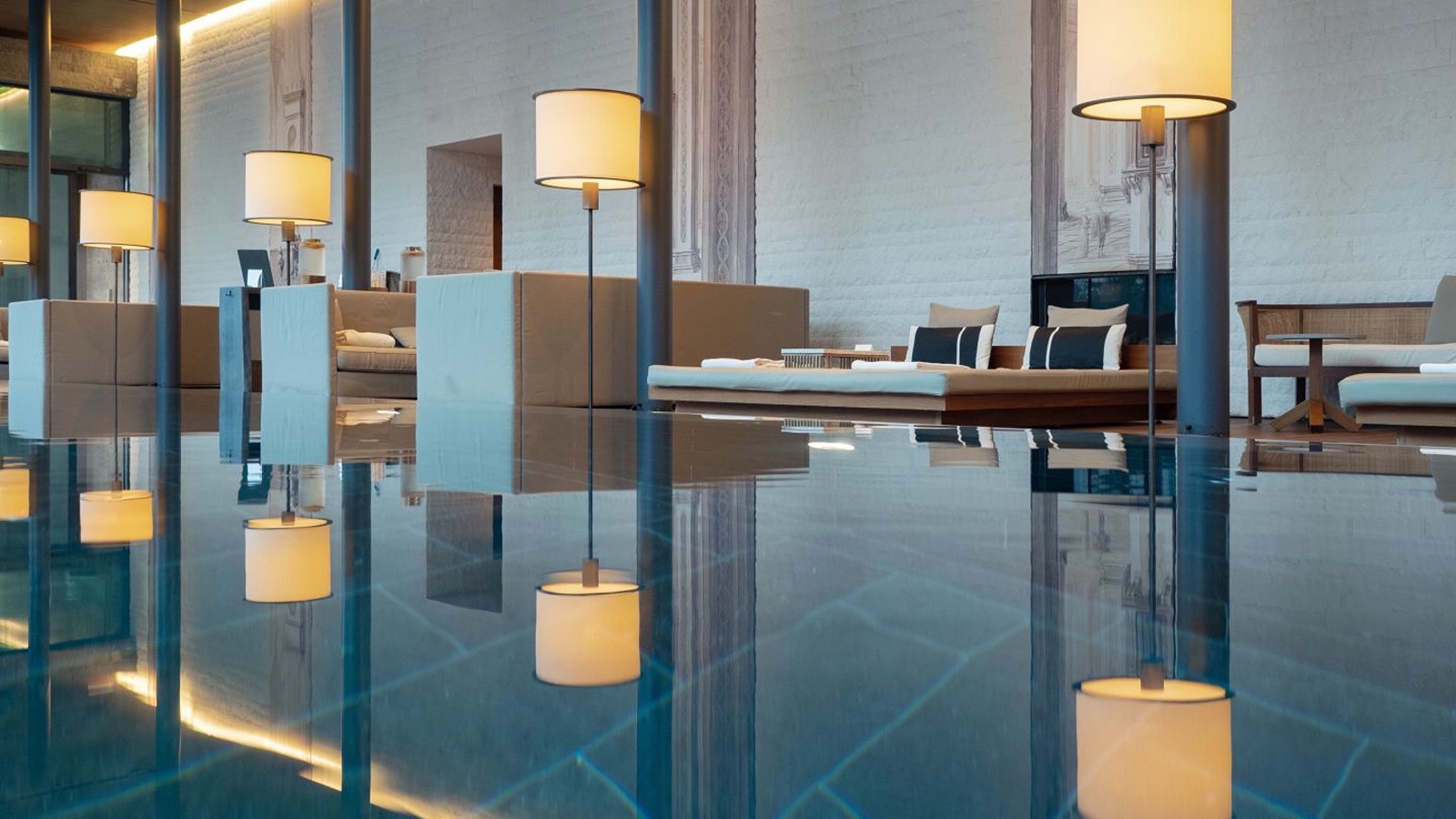 Luxury-Ski-Resort-Andermatt-Hotel-Chedi-Andermatt-Oxford-Ski-pool.jpg