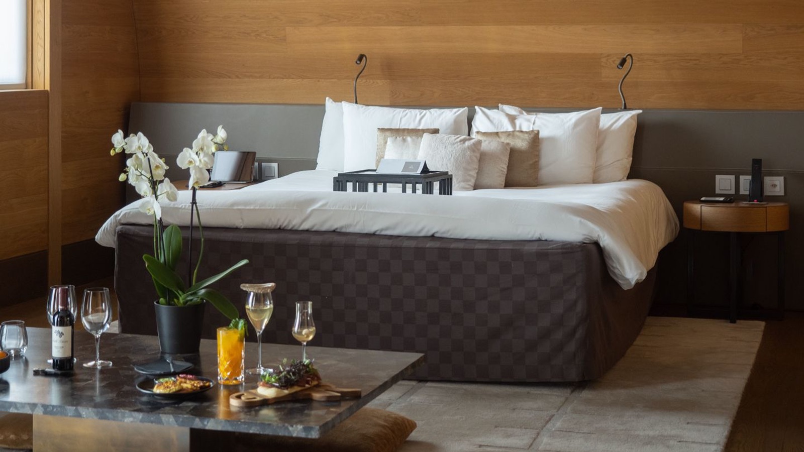 Luxury-Ski-Resort-Andermatt-Hotel-Chedi-Andermatt-Oxford-Ski-bedroom.jpg