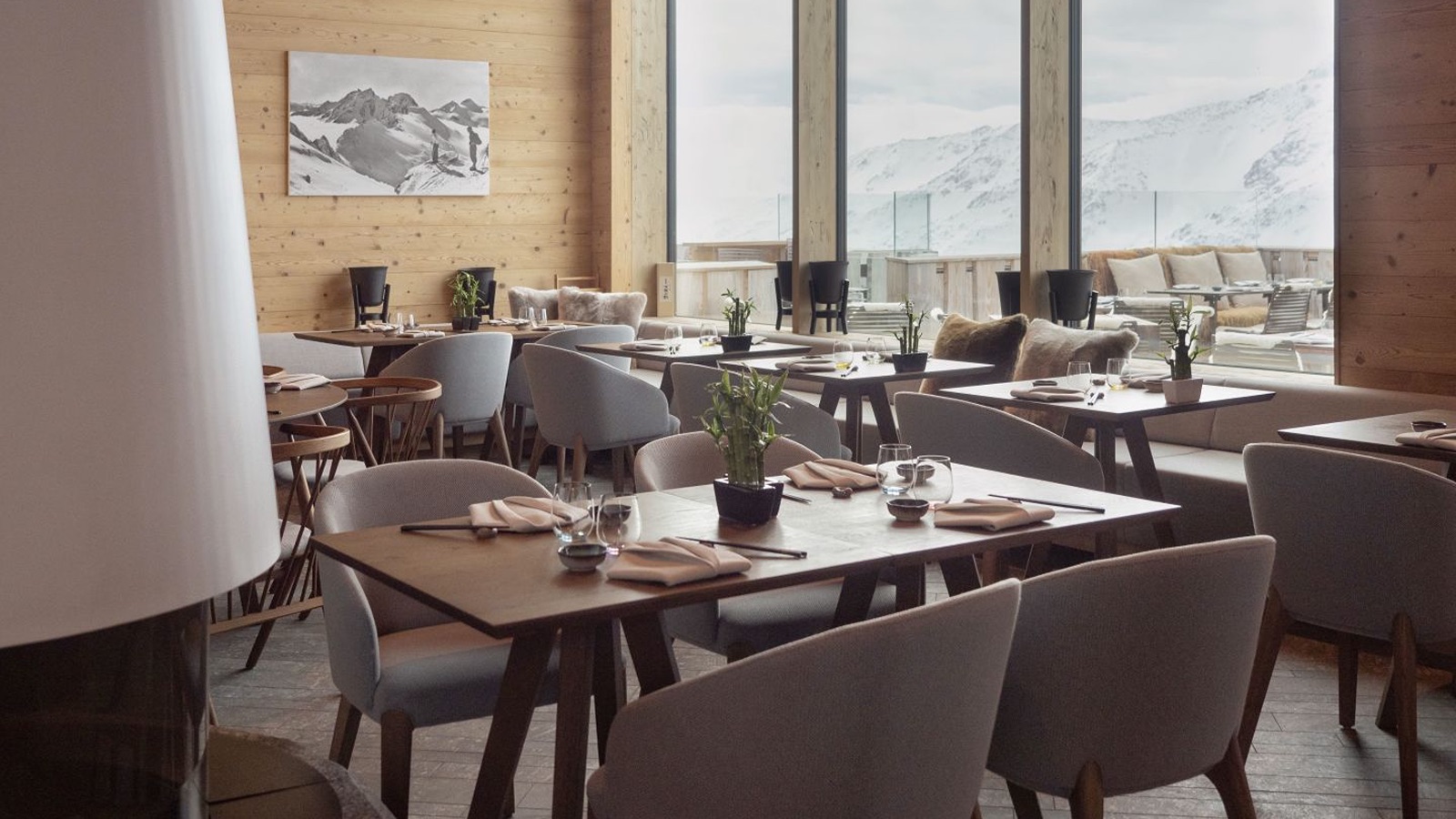 Luxury-Ski-Resort-Andermatt-Hotel-Chedi-Andermatt-Oxford-Ski-restaurant15.jpg