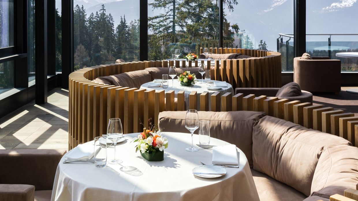Luxury-Ski-Hotel-Crans-Ambassador-OSC- Dining (2).jpg