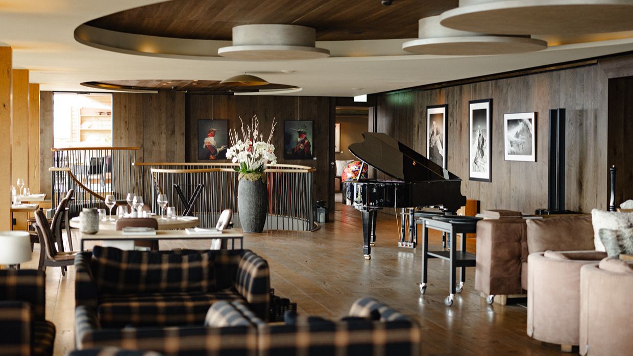 Luxury-Ski-Hotel-Crans-Ambassador-OSC- Lobby.jpg