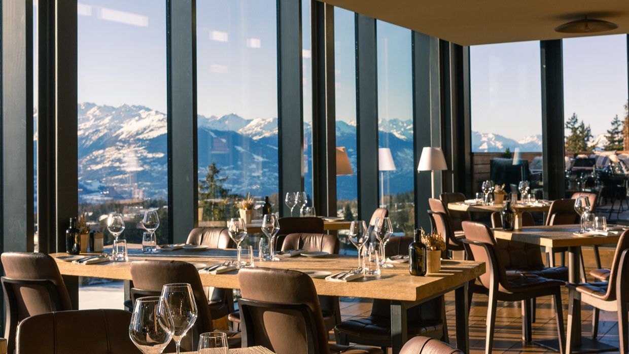 Luxury-Ski-Hotel-Crans-Ambassador-OSC- Dining (4).jpg