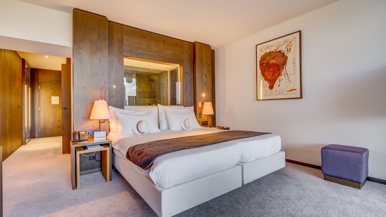 Luxury-Ski-Hotel-Crans-Ambassador-OSC- Bedroom (6).jpg