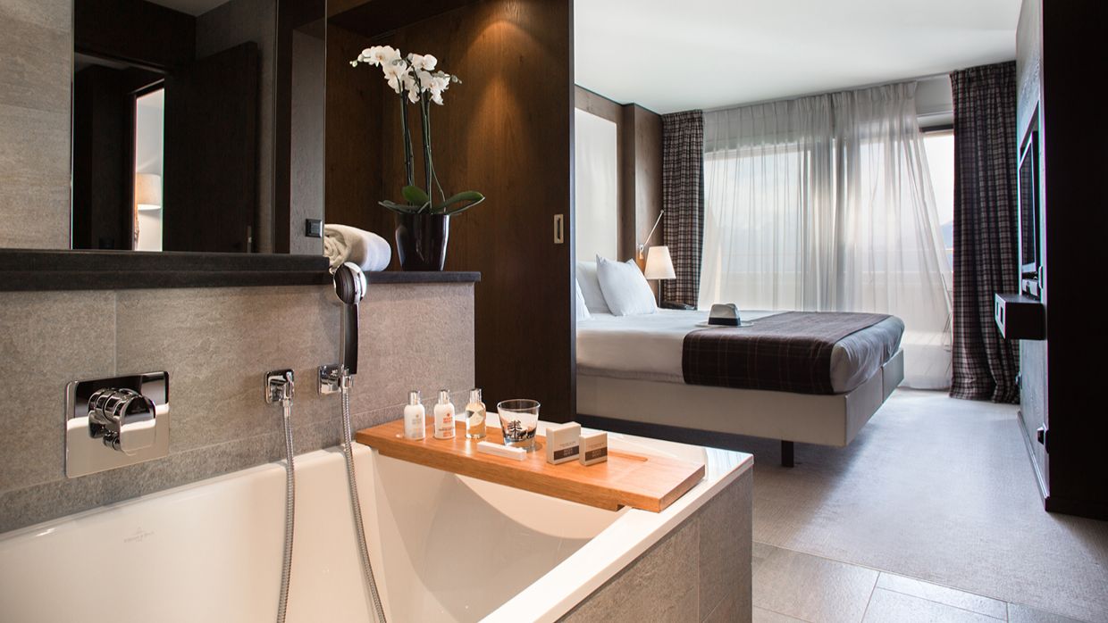 Luxury-Ski-Hotel-Crans-Ambassador-OSC- Bedroom (3).jpg