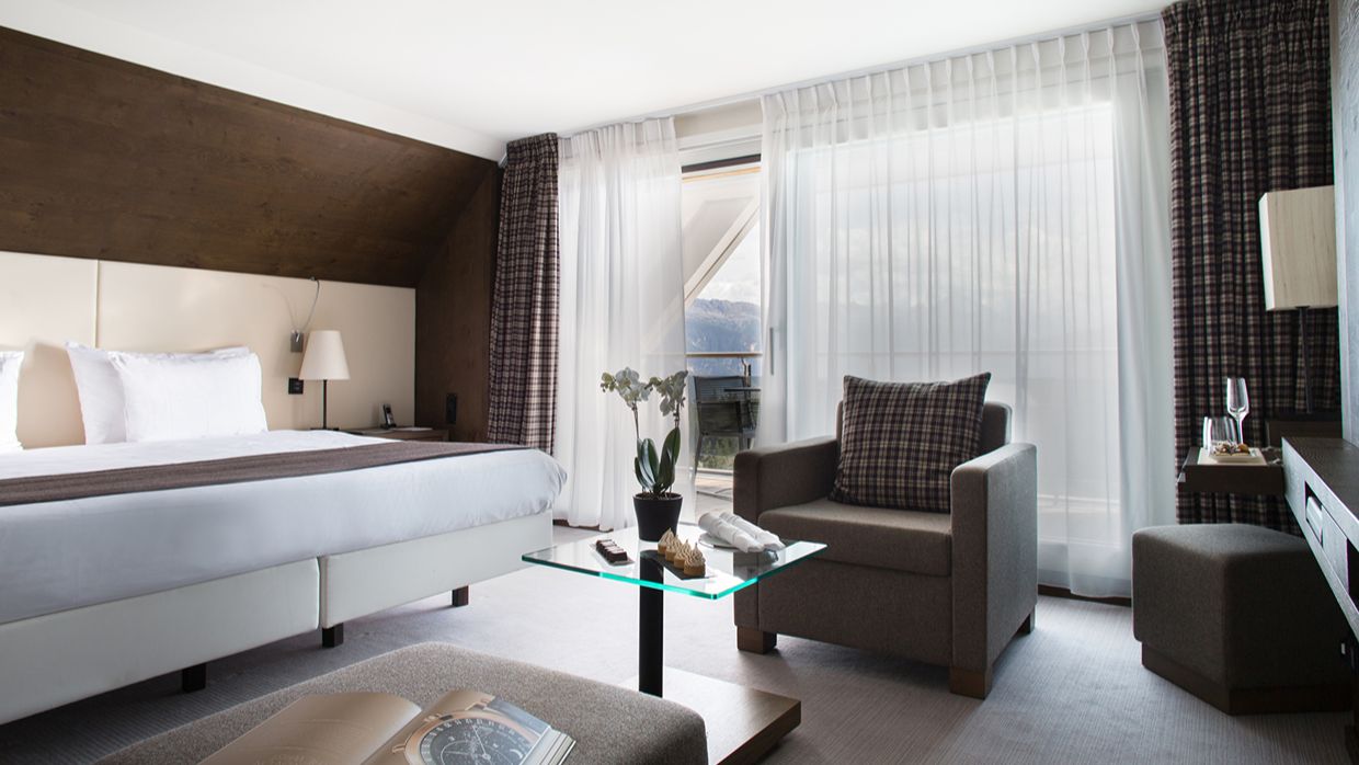 Luxury-Ski-Hotel-Crans-Ambassador-OSC- Bedroom.jpg
