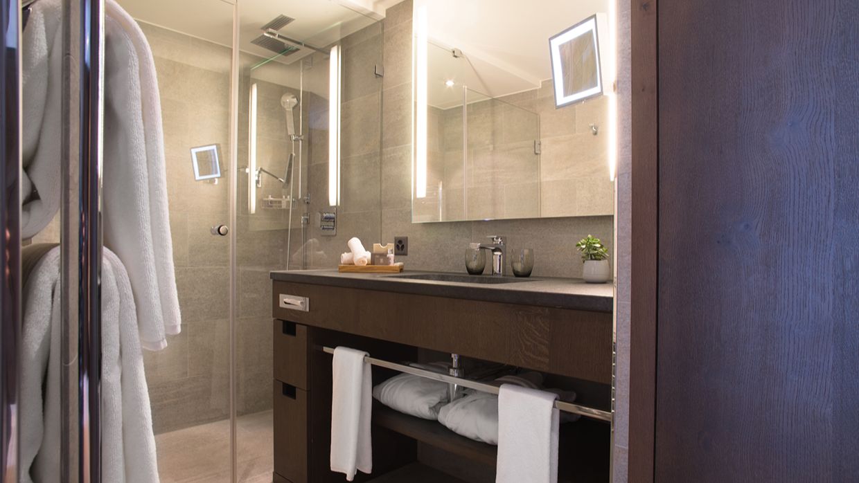Luxury-Ski-Hotel-Crans-Ambassador-OSC- Bathroom (3).jpg