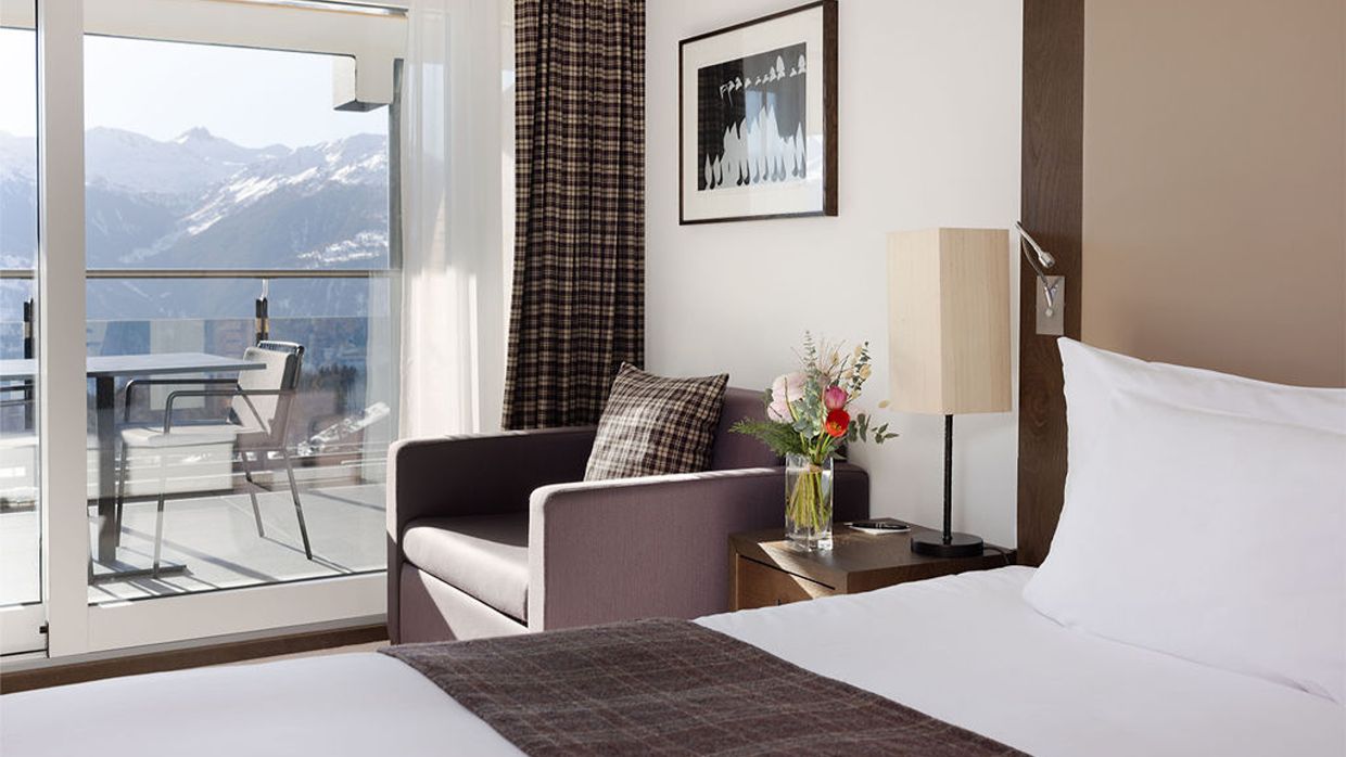 Luxury-Ski-Hotel-Crans-Ambassador-OSC- Bedroom (8).jpg