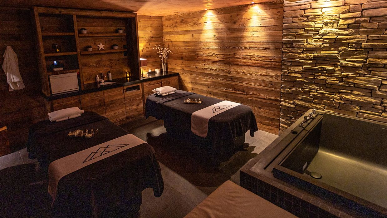 Luxury-Ski-Hotel-Crans-Ambassador-OSC- Massage-Room.jpg