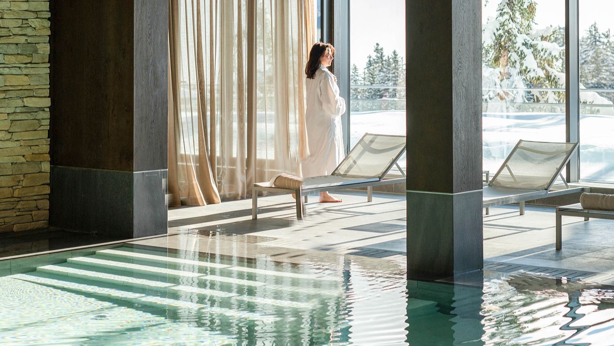 Luxury-Ski-Hotel-Crans-Ambassador-OSC- Pool (3).jpg