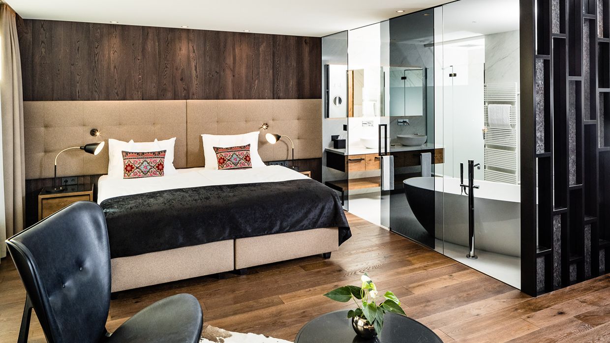 Luxury-Ski-Hotel-Alpemroyal-OSC-Bedroom (7).jpg