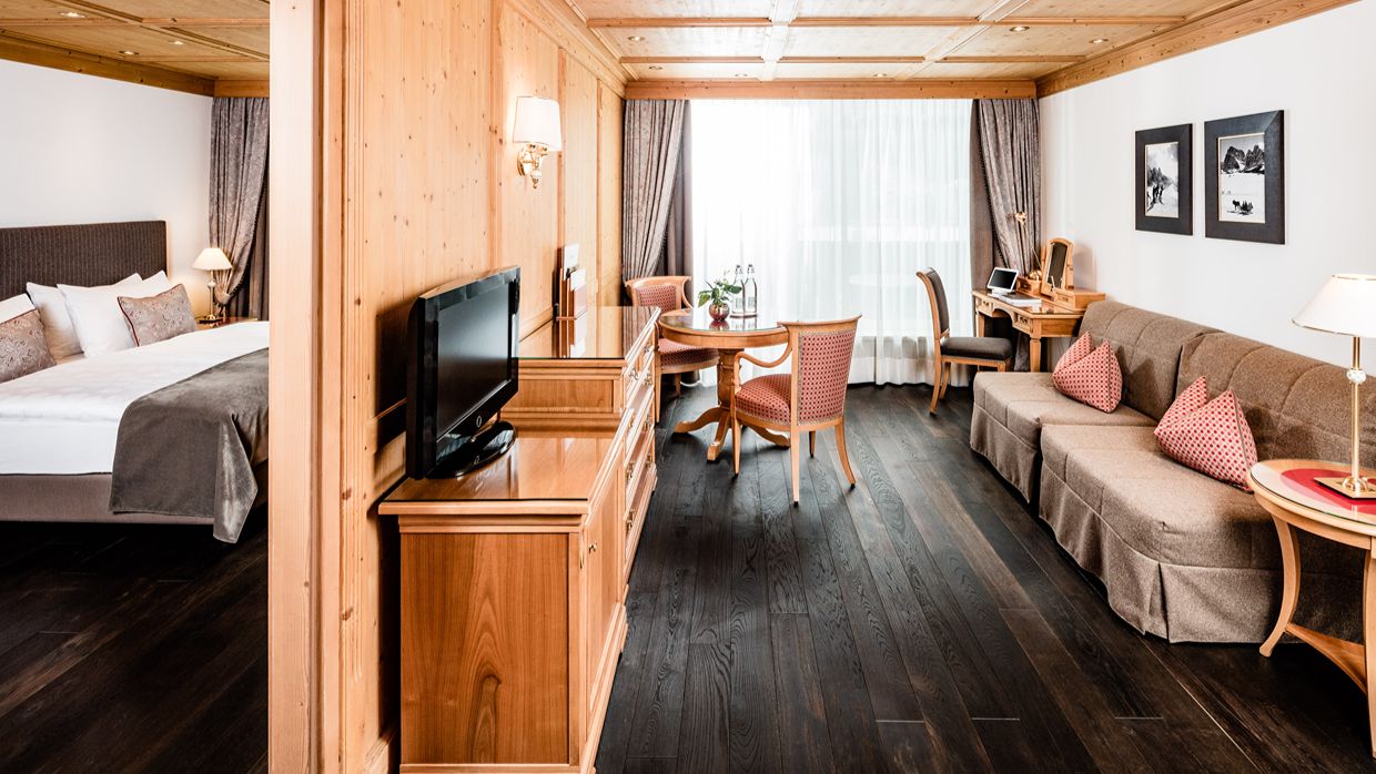 Luxury-Ski-Hotel-Alpemroyal-OSC-Bedroom (1).jpg
